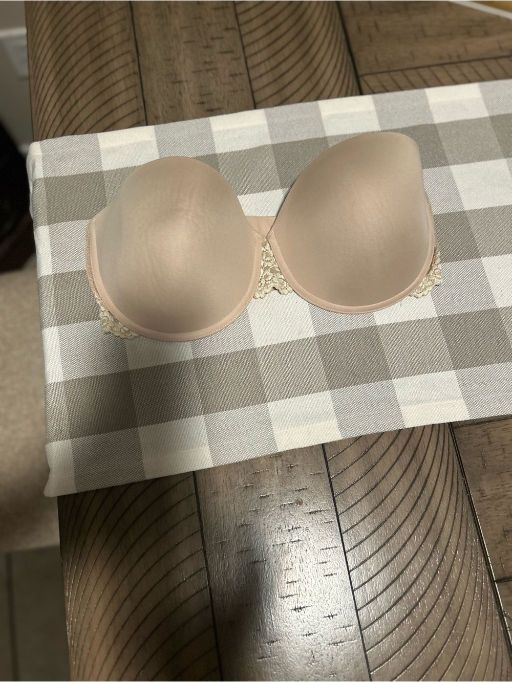 Wacoal Strapless Smooth Nude Bra with Lace Accent